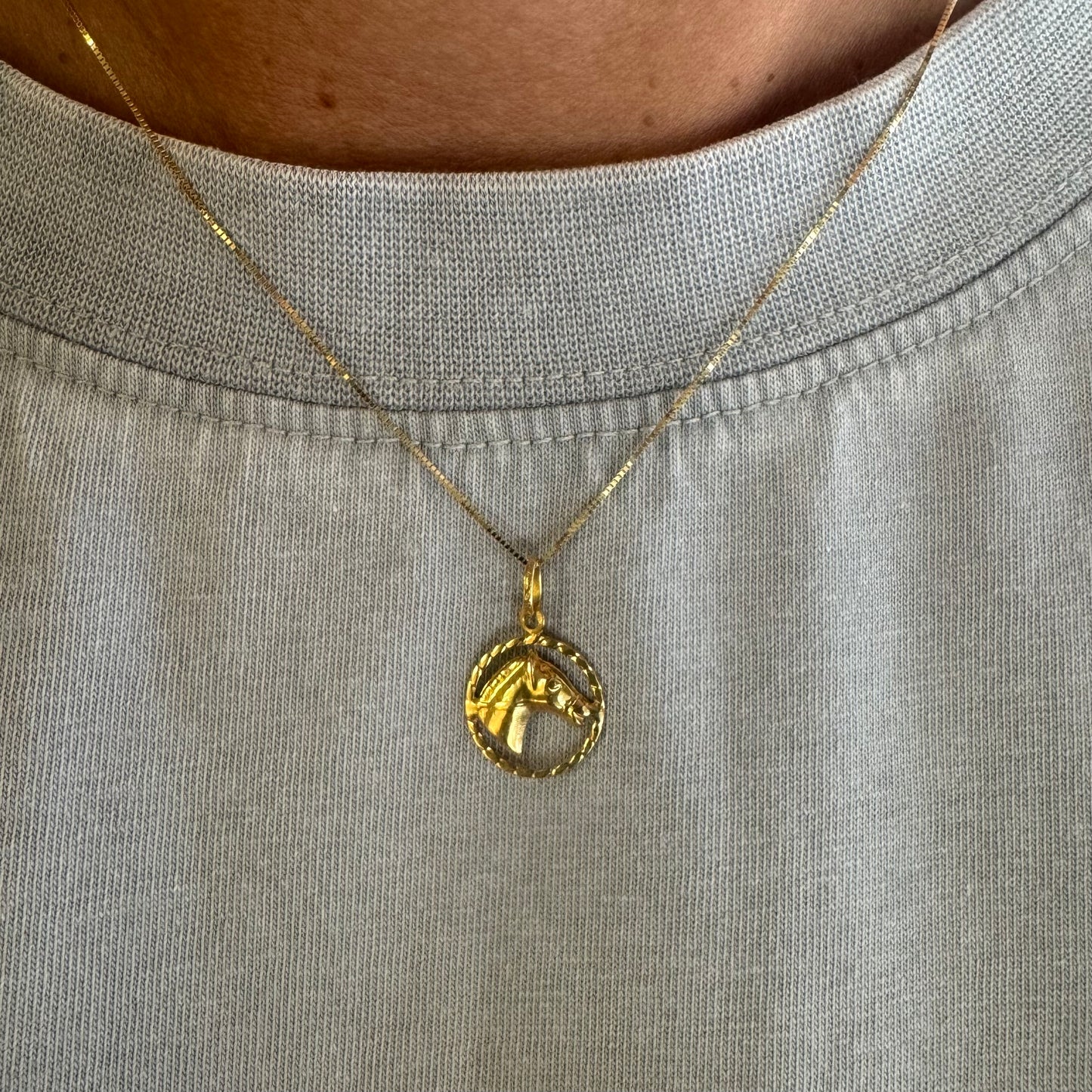 18K gold horse pendant