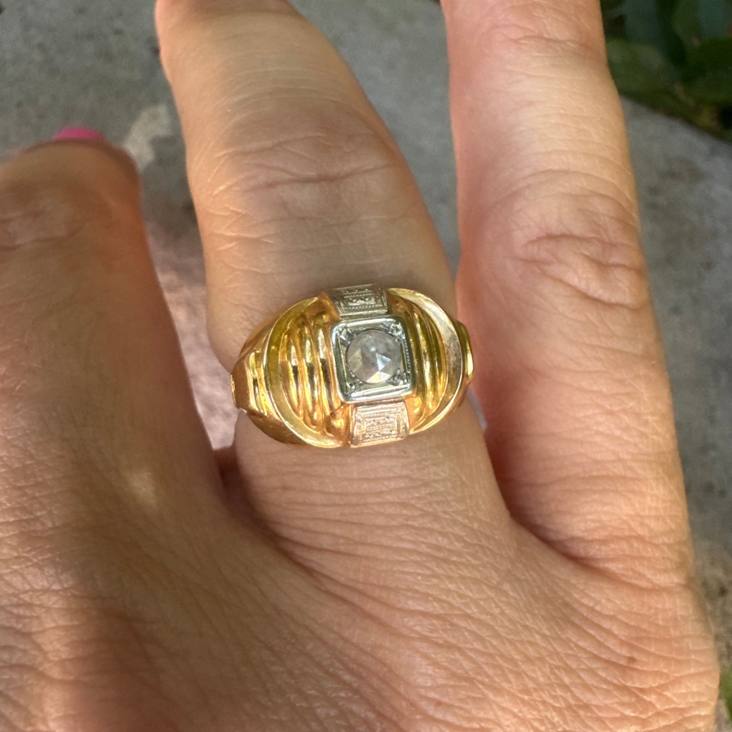 18K gold ring featuring a central round Diamond set in a square bezel with decorative details.