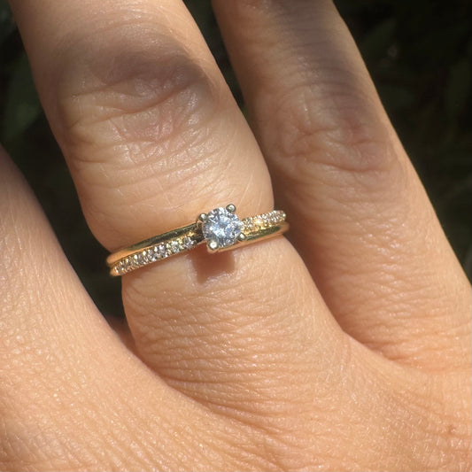 14K gold ring set with Diamonds