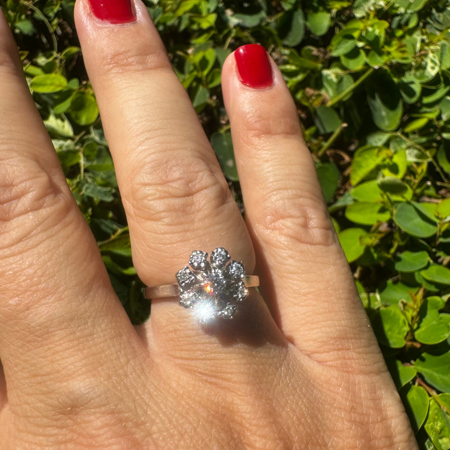 18K gold ring set with Diamonds