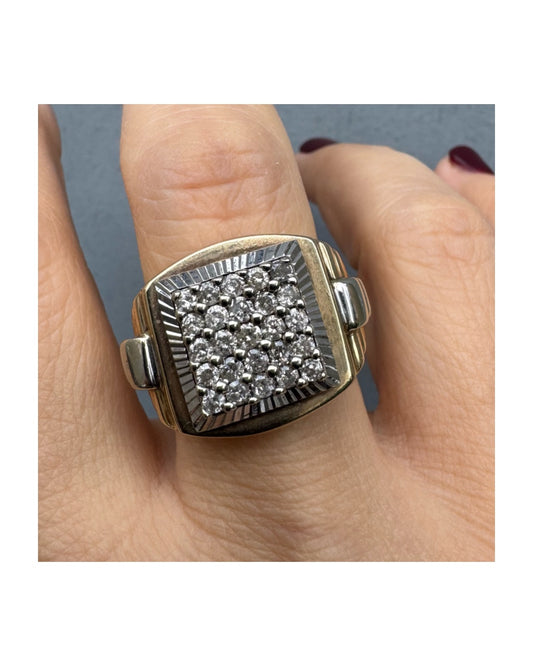 טבעת זהב צהוב 14 קראט משובצת יהלומים בשיבוץ צפוף ומוקפד