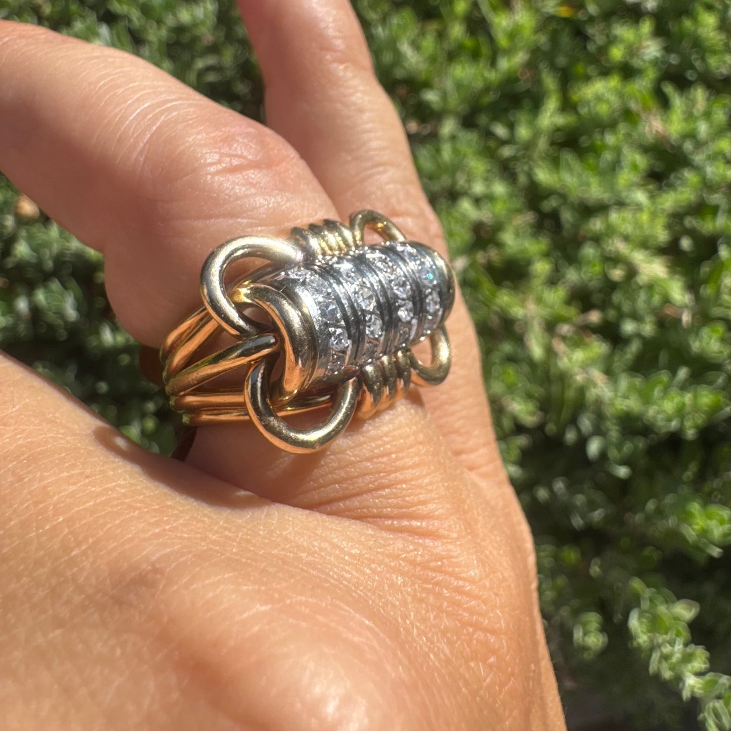 18K gold ring with a barrel-shaped centerpiece, crafted in yellow and white gold and set with sparkling Diamonds.