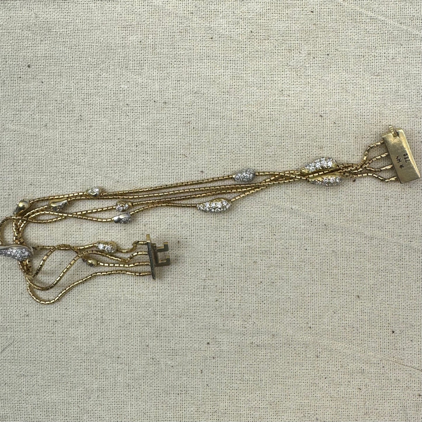 צמיד זהב צהוב 18 קראט של המותג ה.שטרן משובץ יהלומים