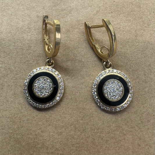 עגילי זהב צהוב 14 קראט נופלים באורך בינוני משובצים יהלומים