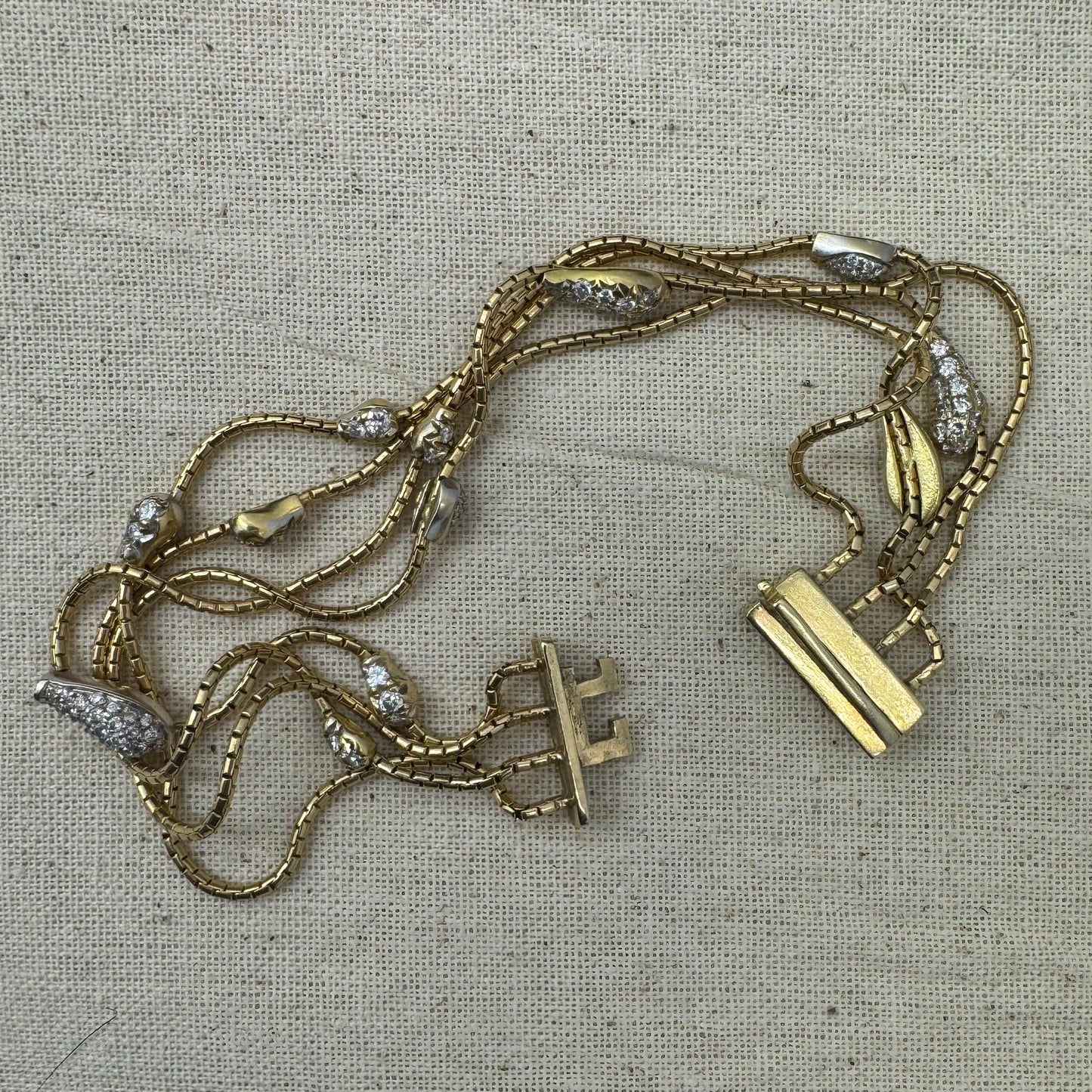 צמיד זהב צהוב 18 קראט של המותג ה.שטרן משובץ יהלומים