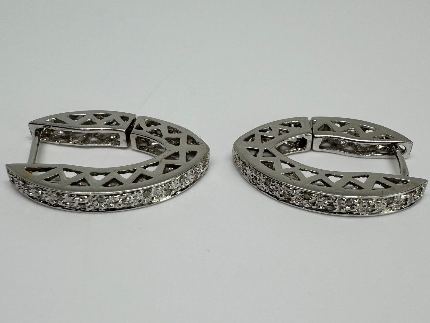 עגילי חישוק זהב 14K משובצים יהלומים