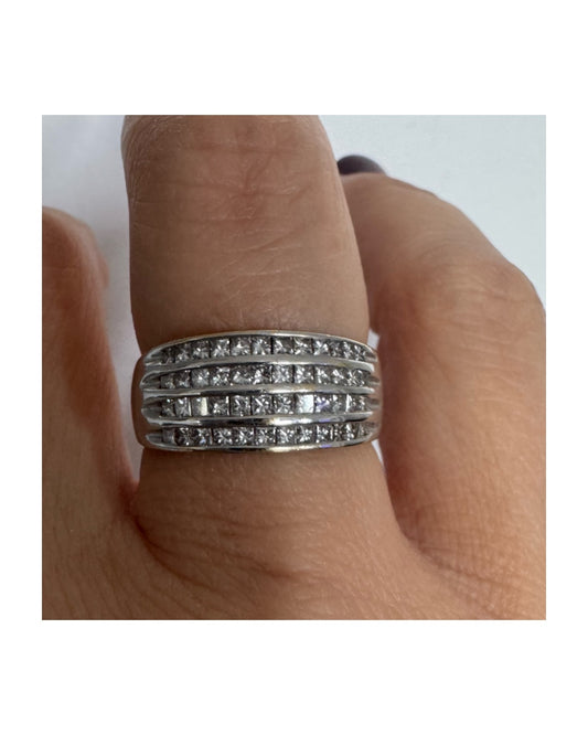 טבעת זהב לבן 14 קראט משובצת ארבע שורות יהלומים