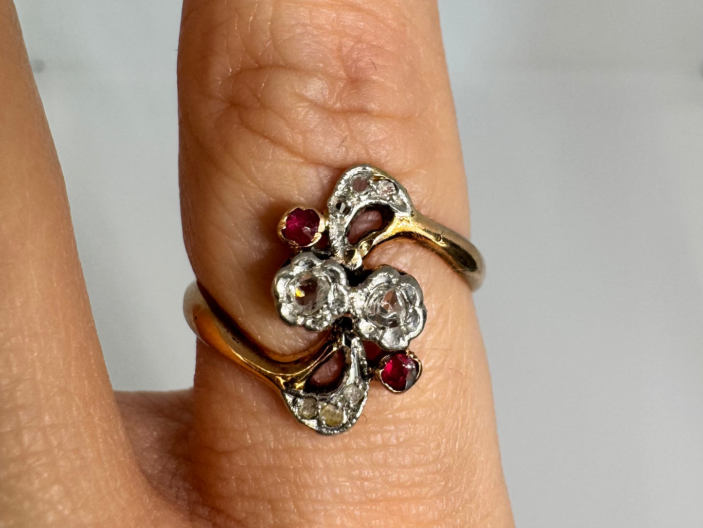 18K gold ring set with Rubies & Diamonds