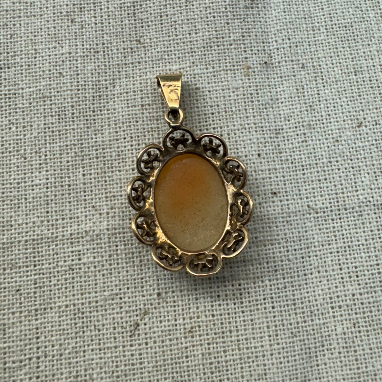 14K gold Cameo pendant