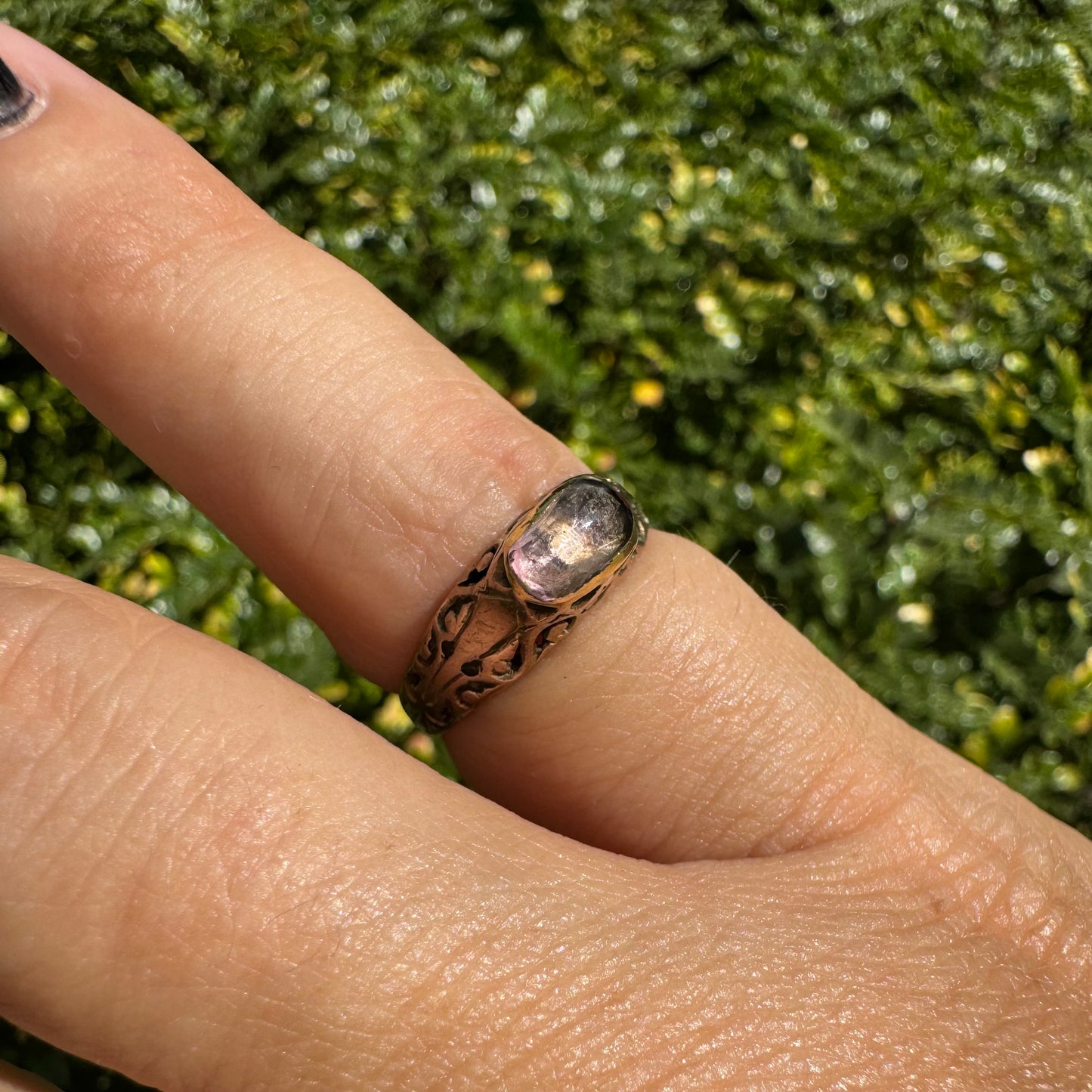 טבעת עתיקה זהב 10 קראט משובצת אבן סגולה