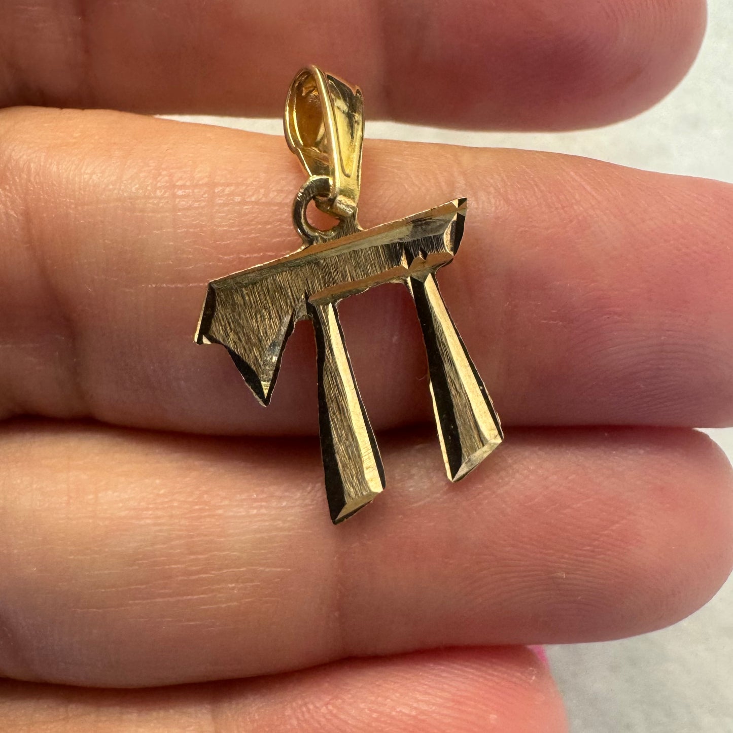 14K gold “CHAI” pendant