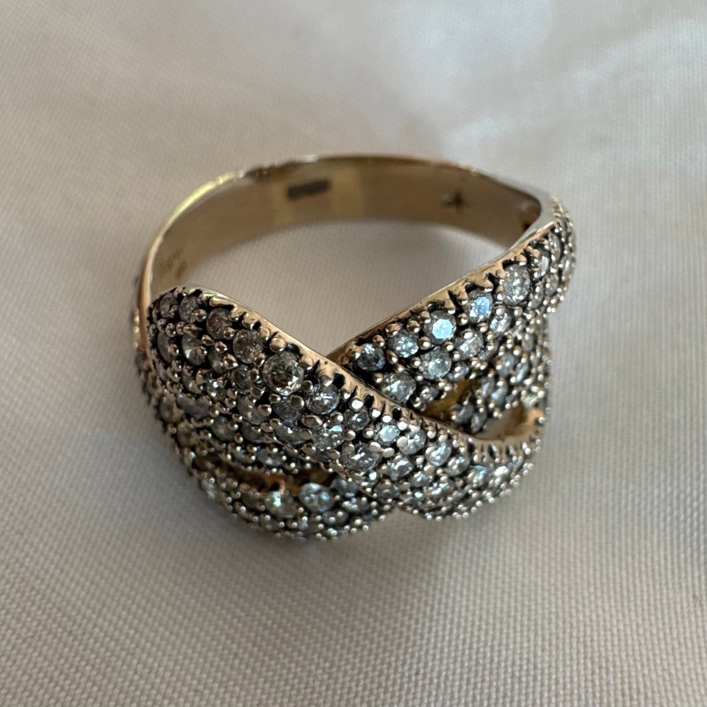 18K gold ring by H.Stern, from the iconic Celtic Dunes collection, fully set with brilliant Diamonds