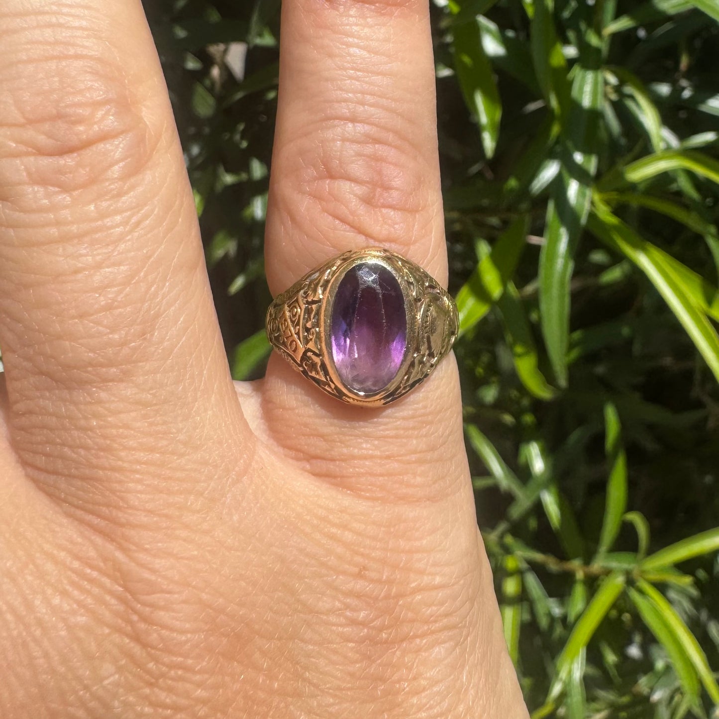 Vintage 1932 Tiffany & Co. 14K gold Class Ring set with Amethyst