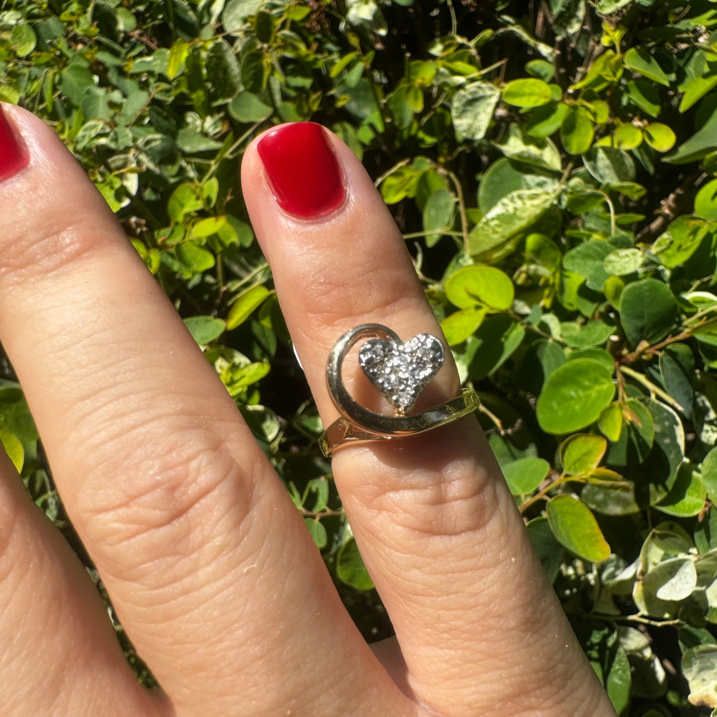 14K gold ring set with sparkling diamonds in a heart-shaped motif