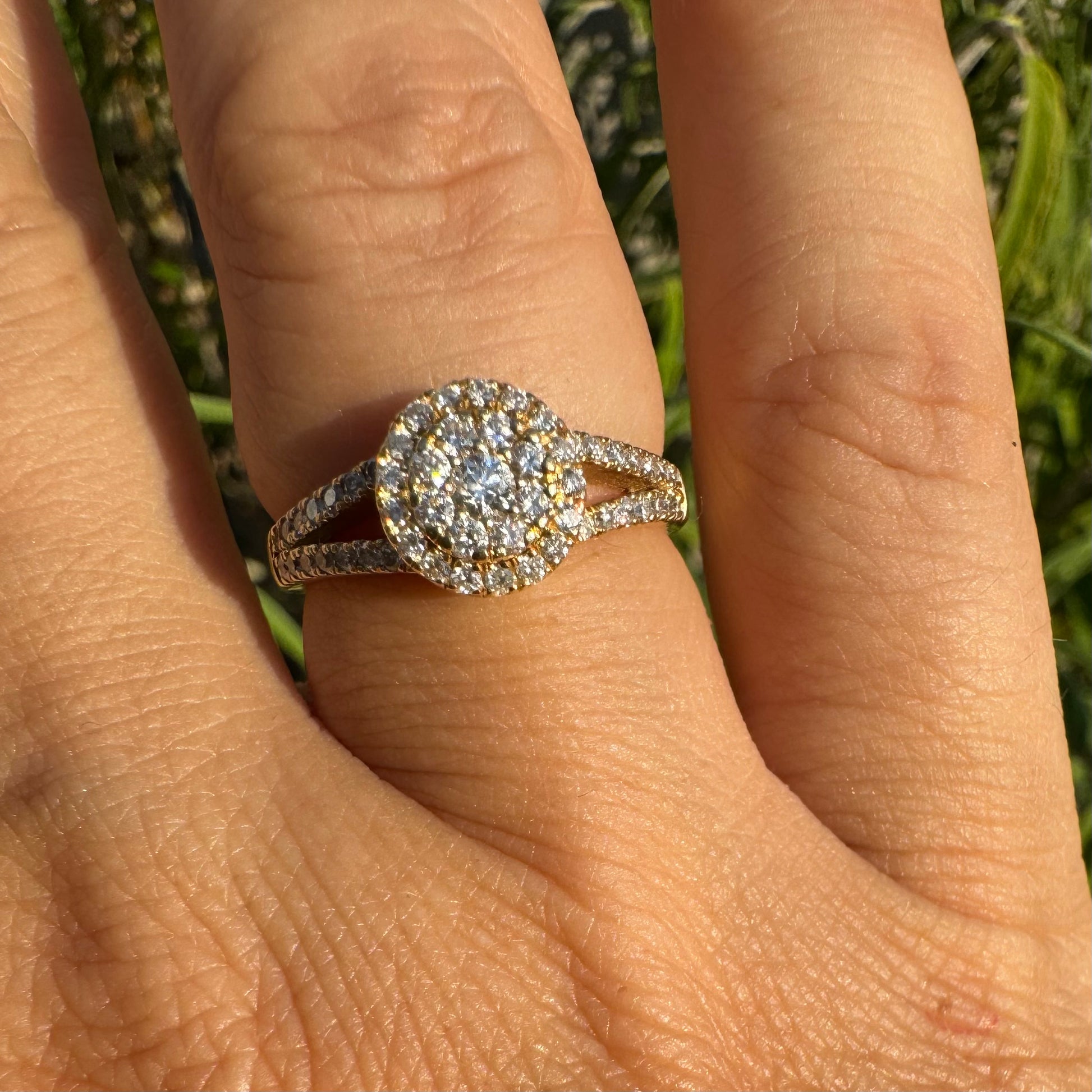 טבעת זהב צהוב 14 קראט משובצת יהלומים