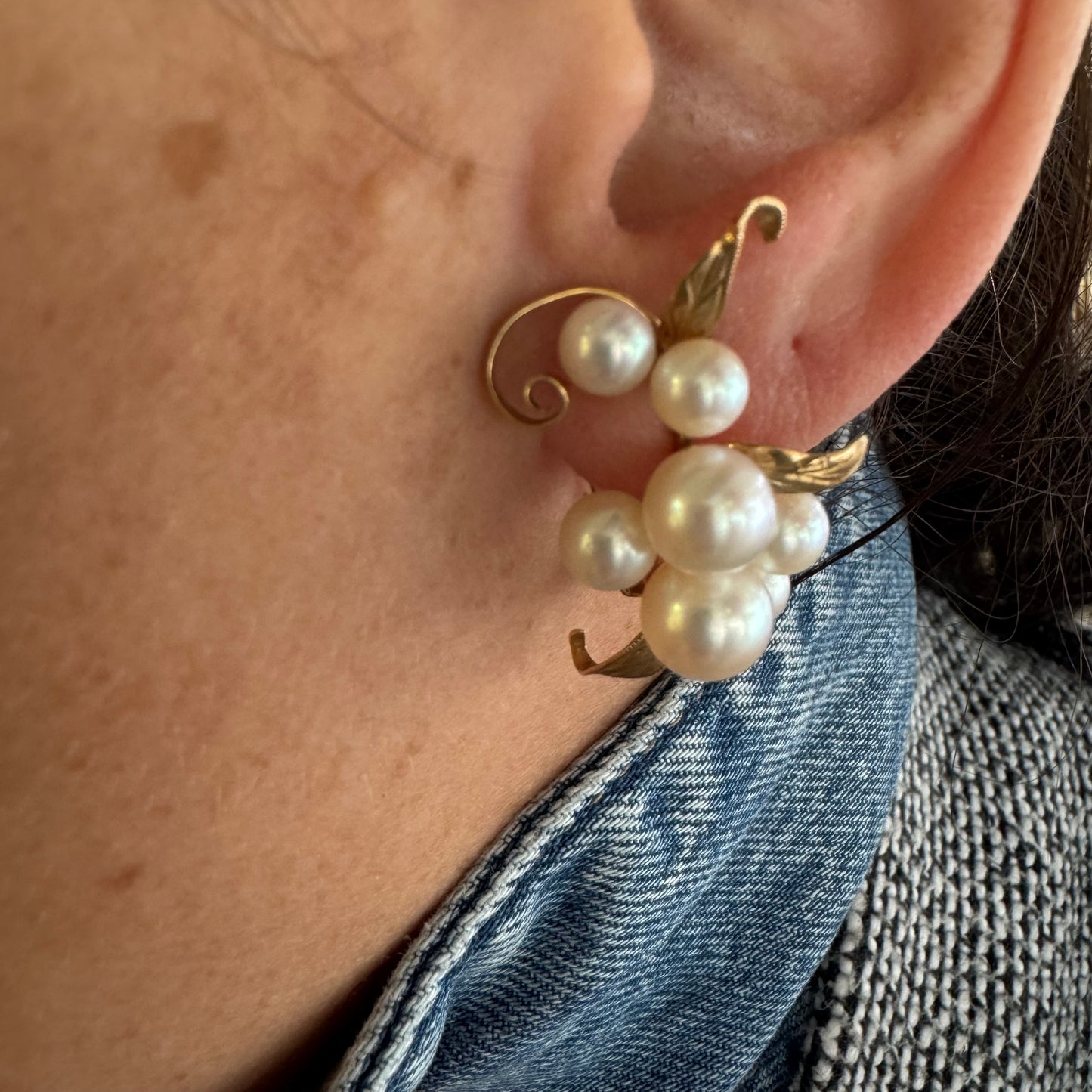 עגילי קליפ און זהב 14 קראט משובצים פנינים