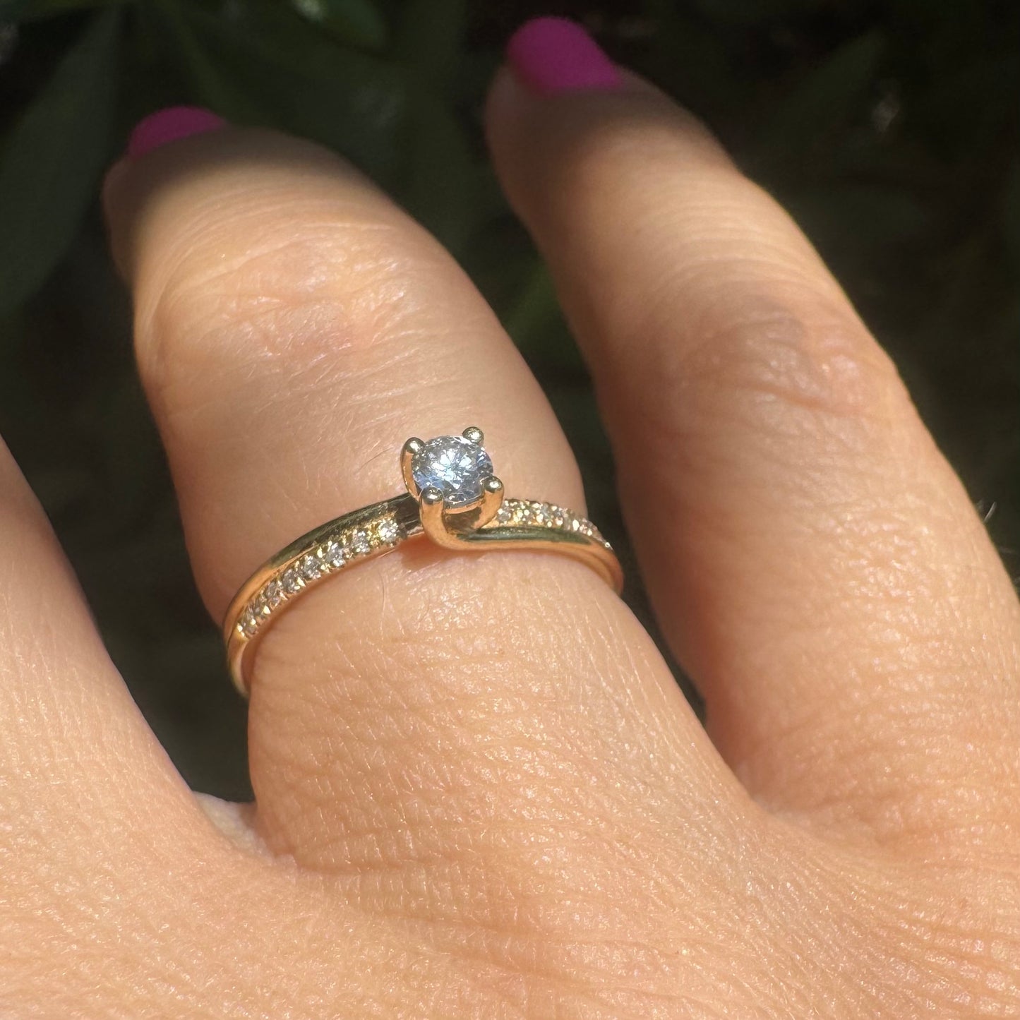 14K gold ring set with Diamonds