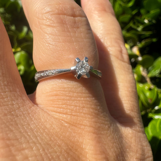 14K gold ring set with Diamonds