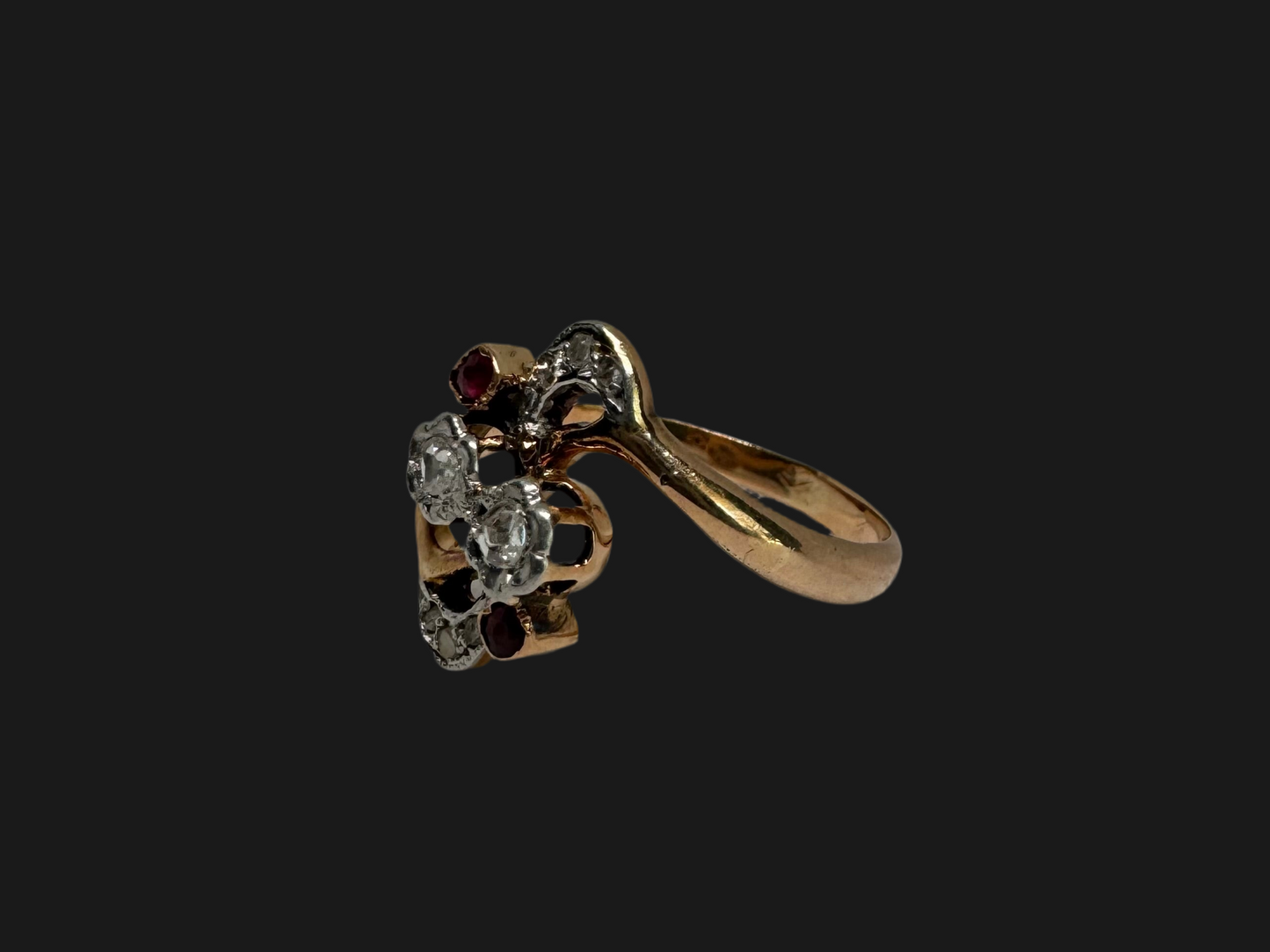 18K gold ring set with Rubies & Diamonds