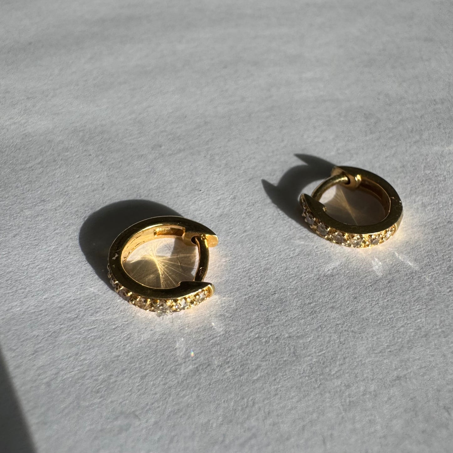 עגילי זהב צהוב 18 קראט של המותג "טוס" 