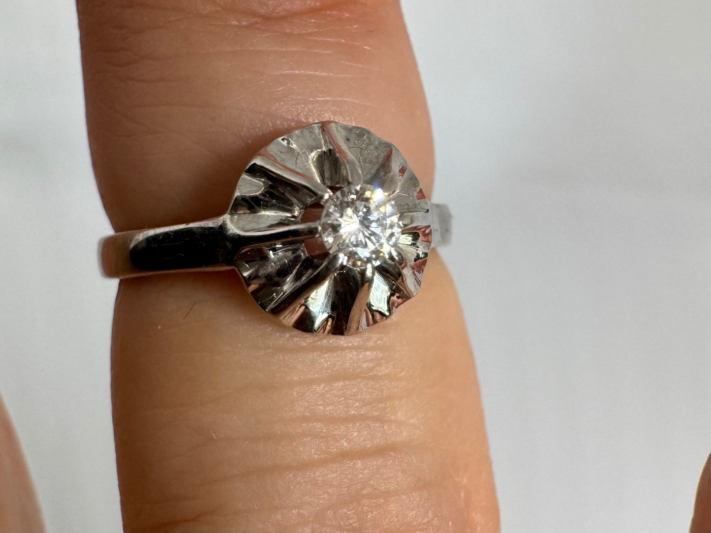 18K Gold ring set with Diamonds