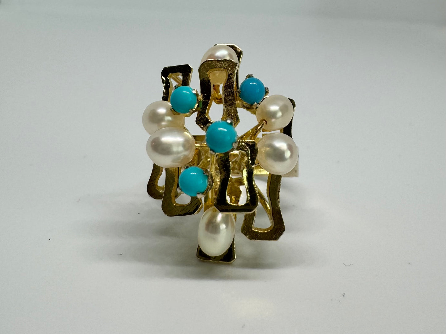 14K gold ring with a textured design, set with round white pearls and turquoise stones for a striking contrast.
