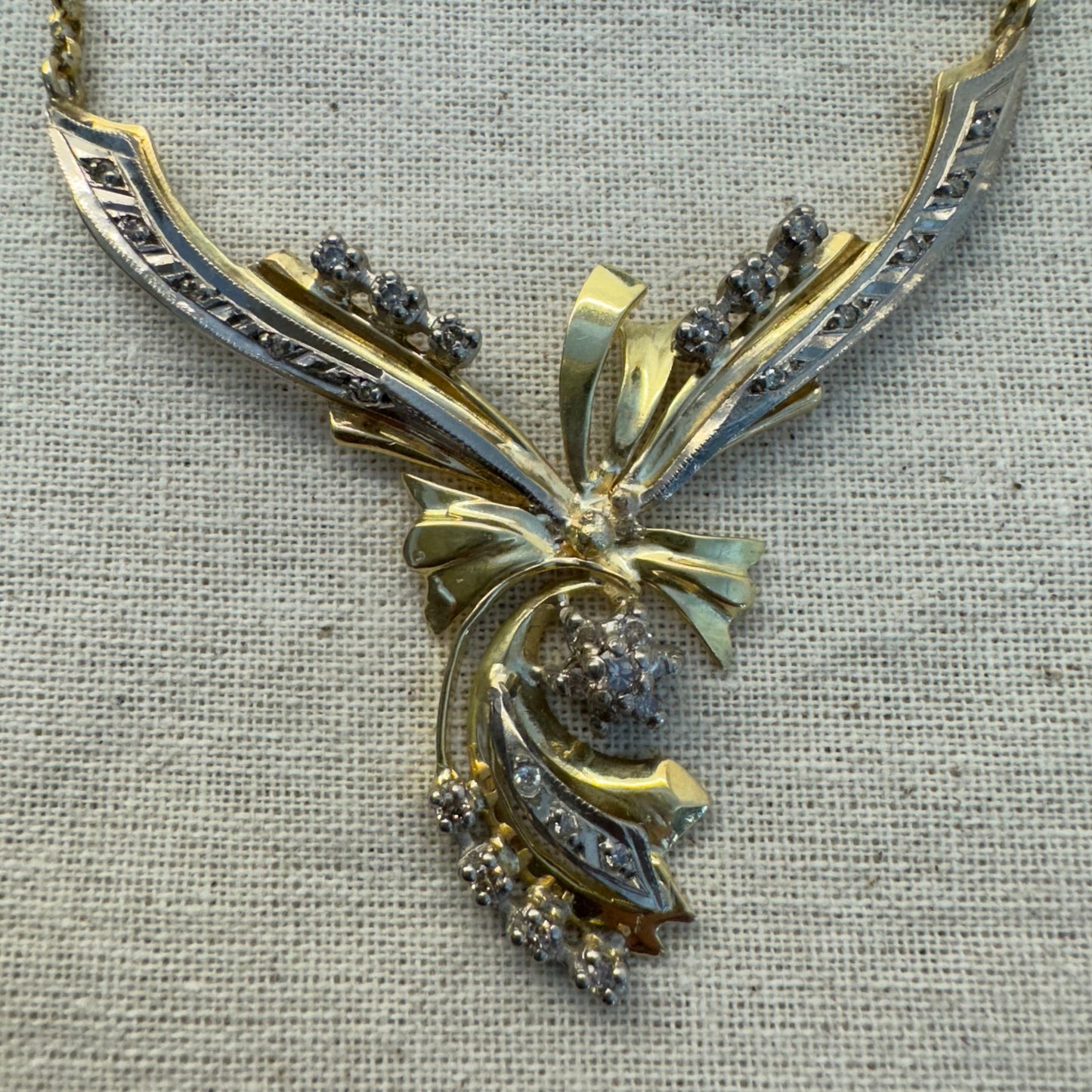18K two-tone vintage necklace with a unique and elegant design set with Diamonds