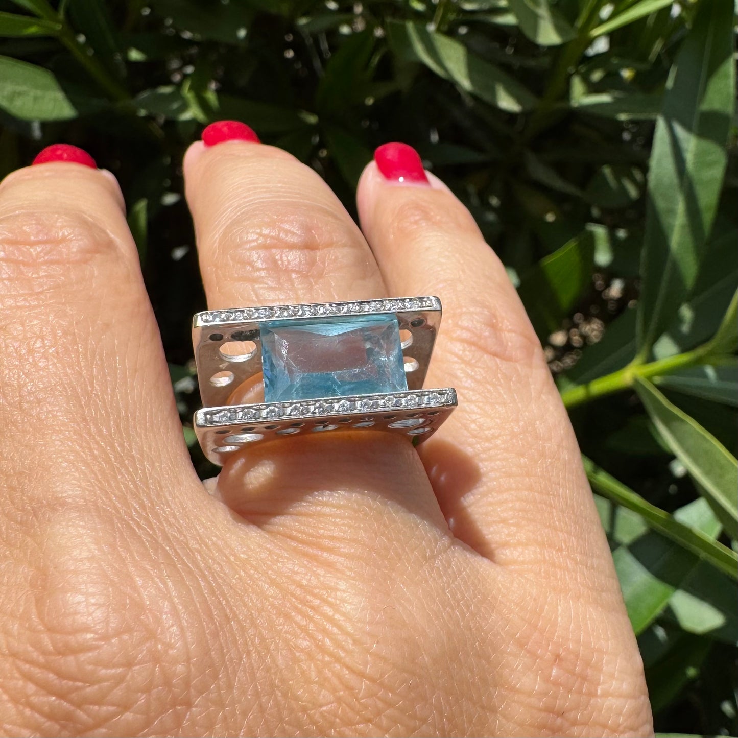 18K gold ring set with a stunning Aquamarine centerpiece held between two sleek gold bars set with delicate Diamonds.