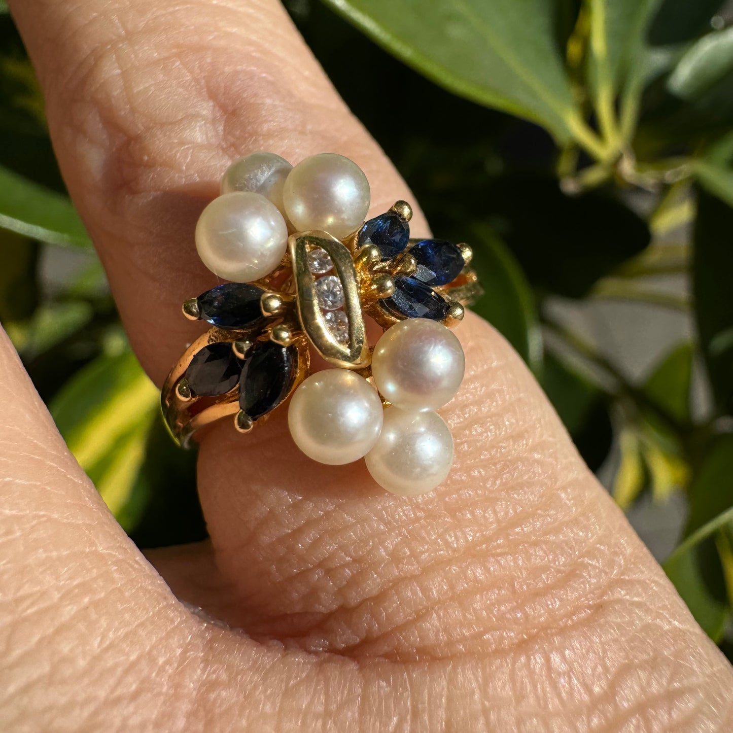 18K gold floral-inspired ring set with Diamonds, Sapphire & Pearls