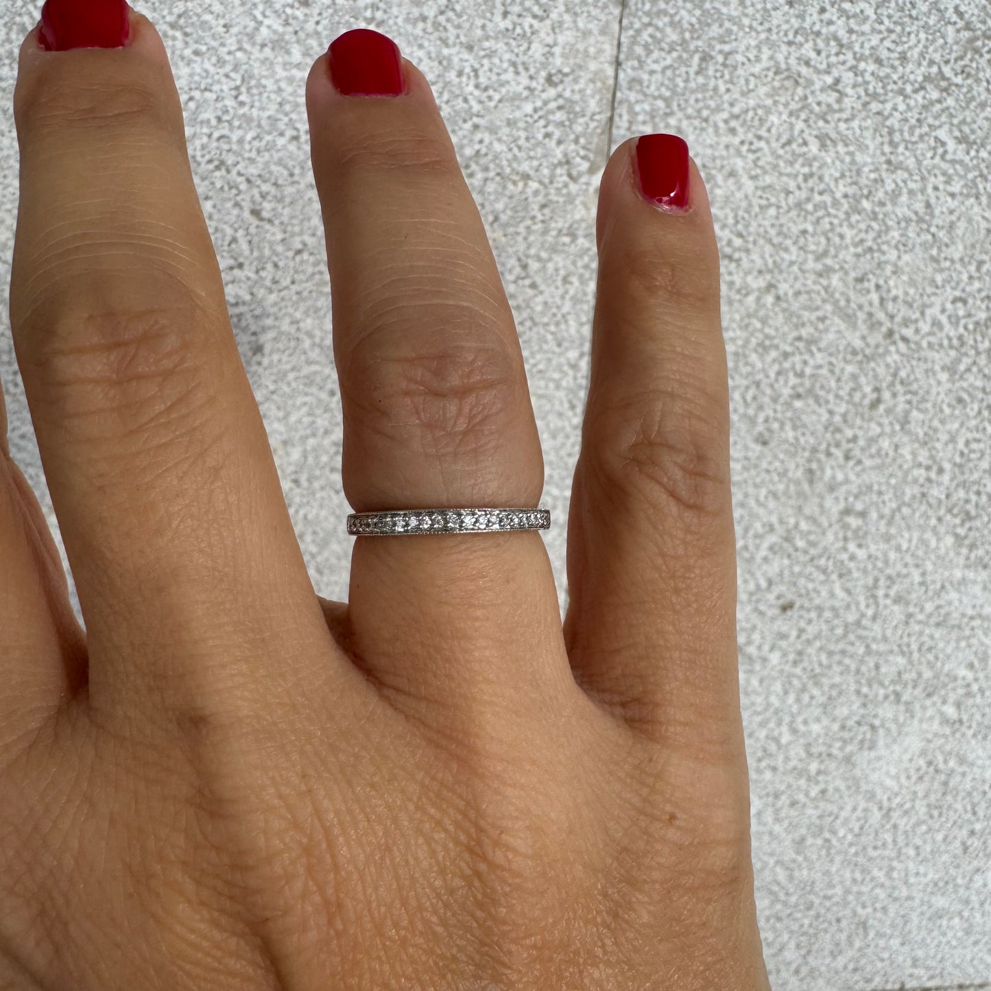 טבעת זהב לבן 14 קראט, חצי איטרניטי, משובצת יהלומים