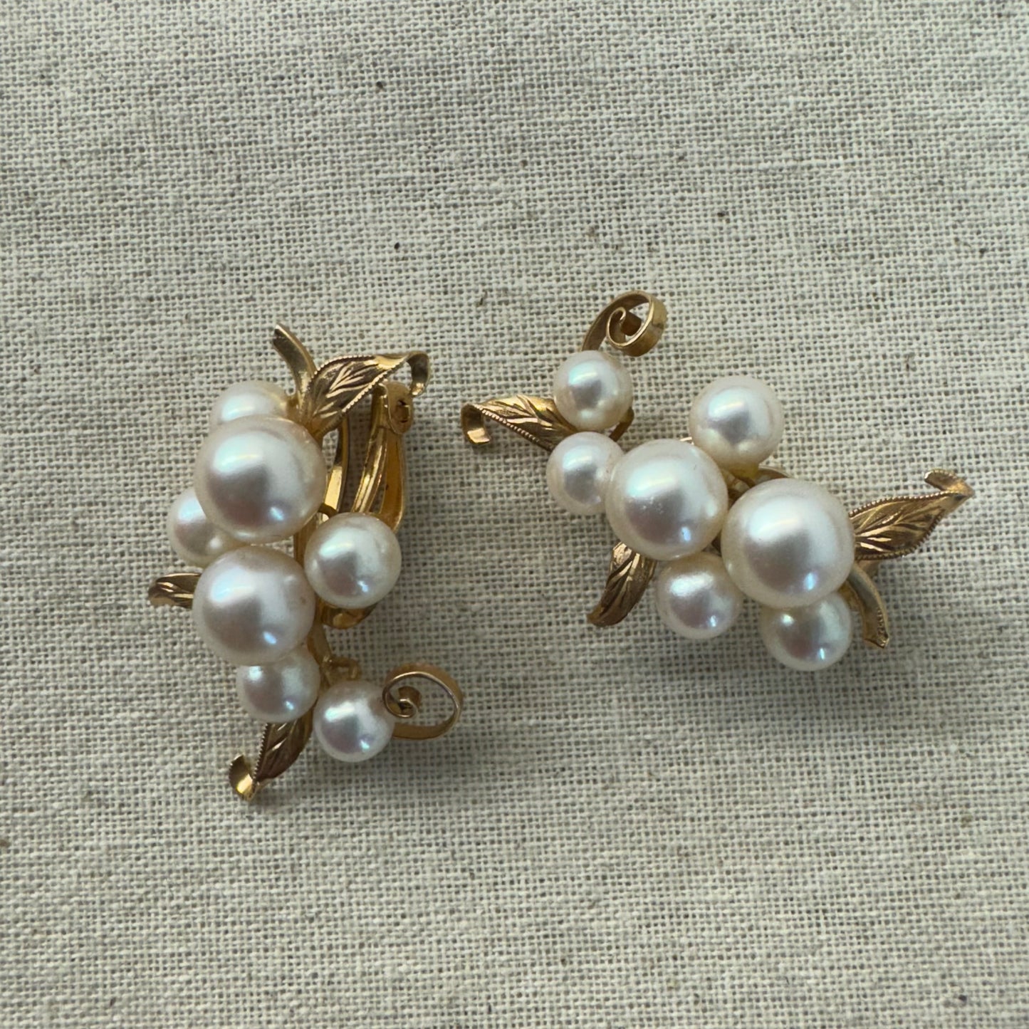 עגילי קליפ און זהב 14 קראט משובצים פנינים