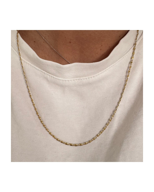 שרשרת זהב צהוב עם חוליות מעוטרות בדוגמה אובלית שמזכירות “עין”