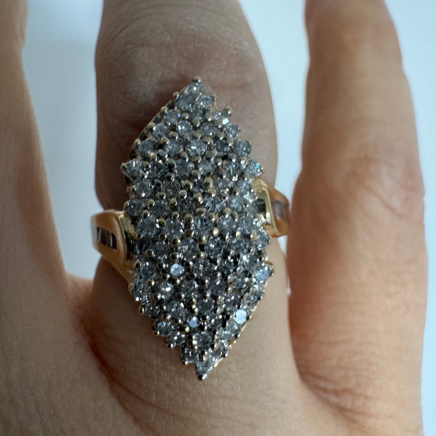 טבעת זהב צהוב 14K משובצת יהלומים