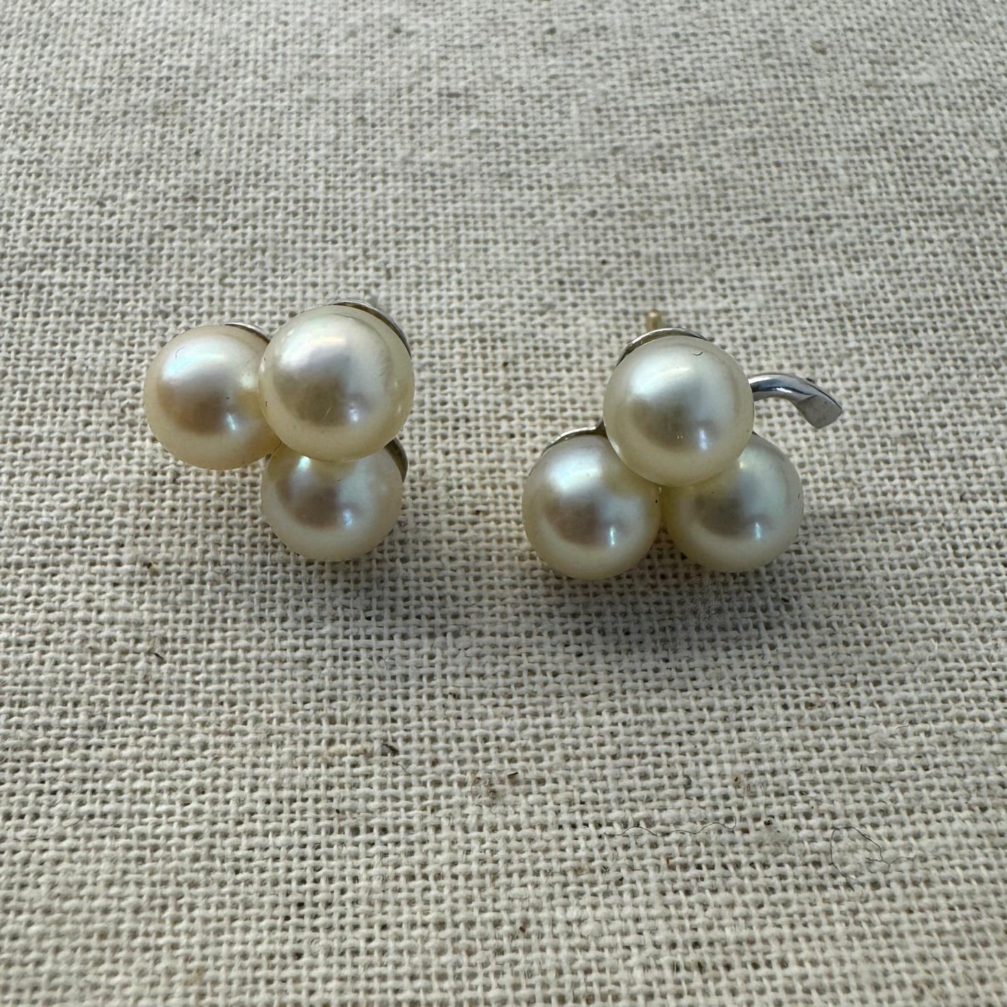 עגילי צמודים זהב 14K משובצים עם פנינים