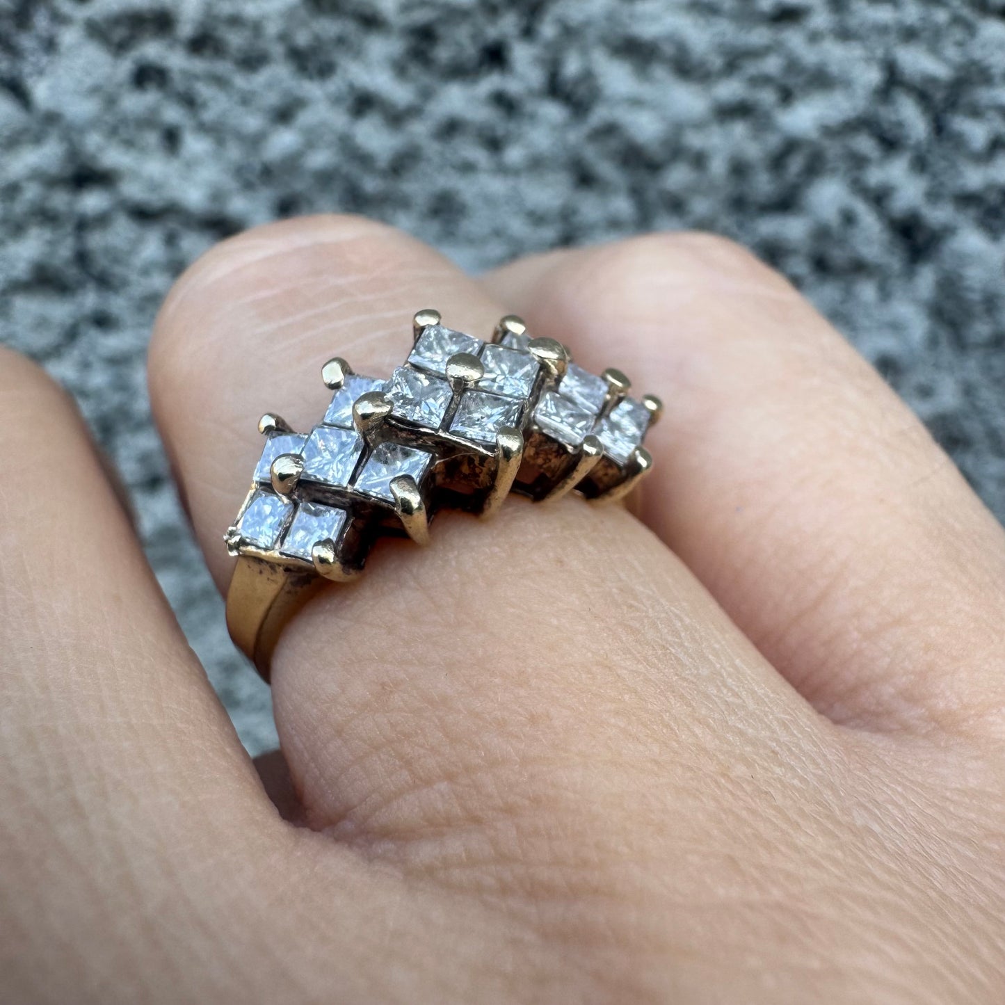 14K gold ring set with Diamonds in a criss-cross design