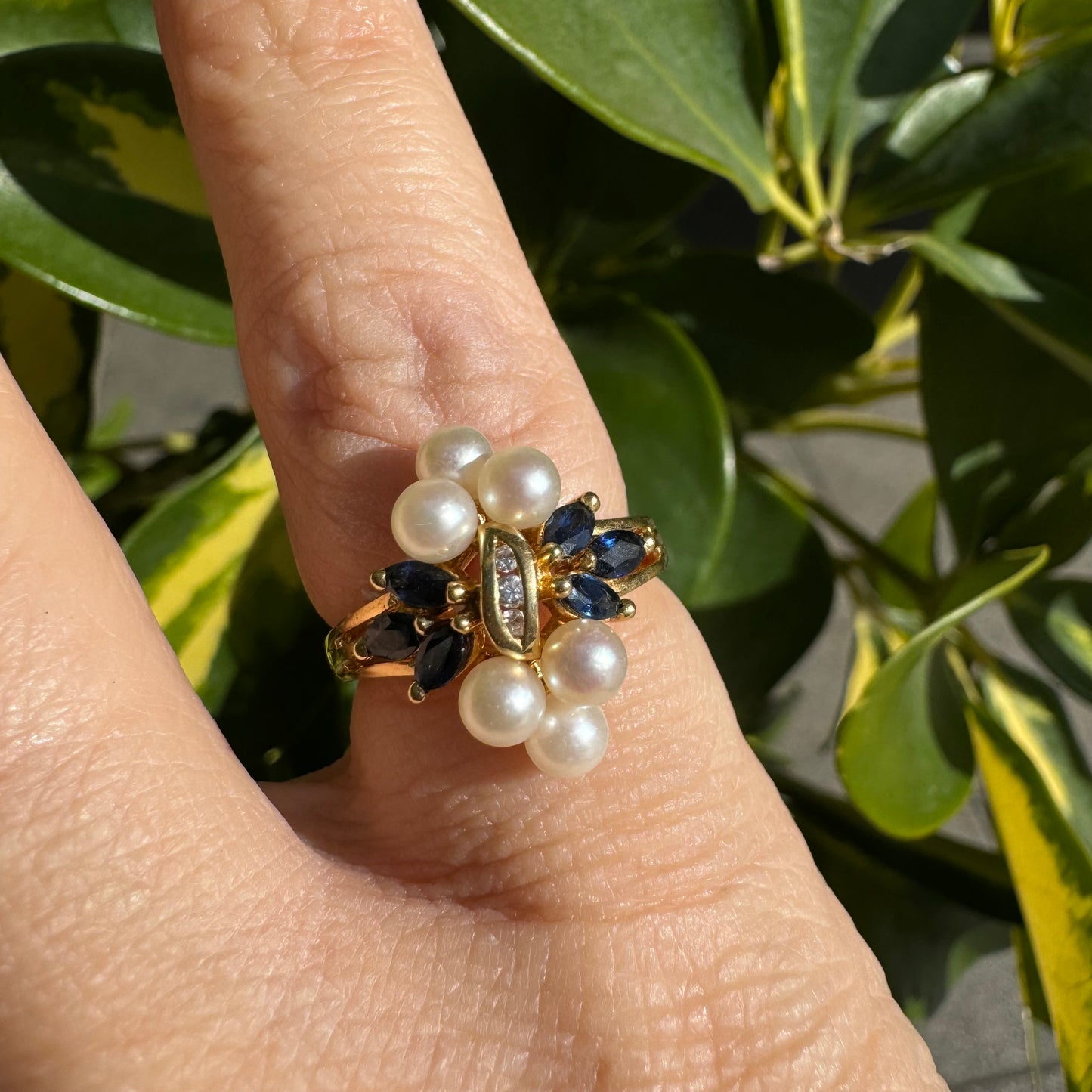 18K gold floral-inspired ring set with Diamonds, Sapphire & Pearls