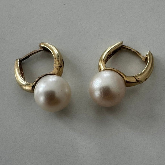 14K gold drop earrings set with Pearl