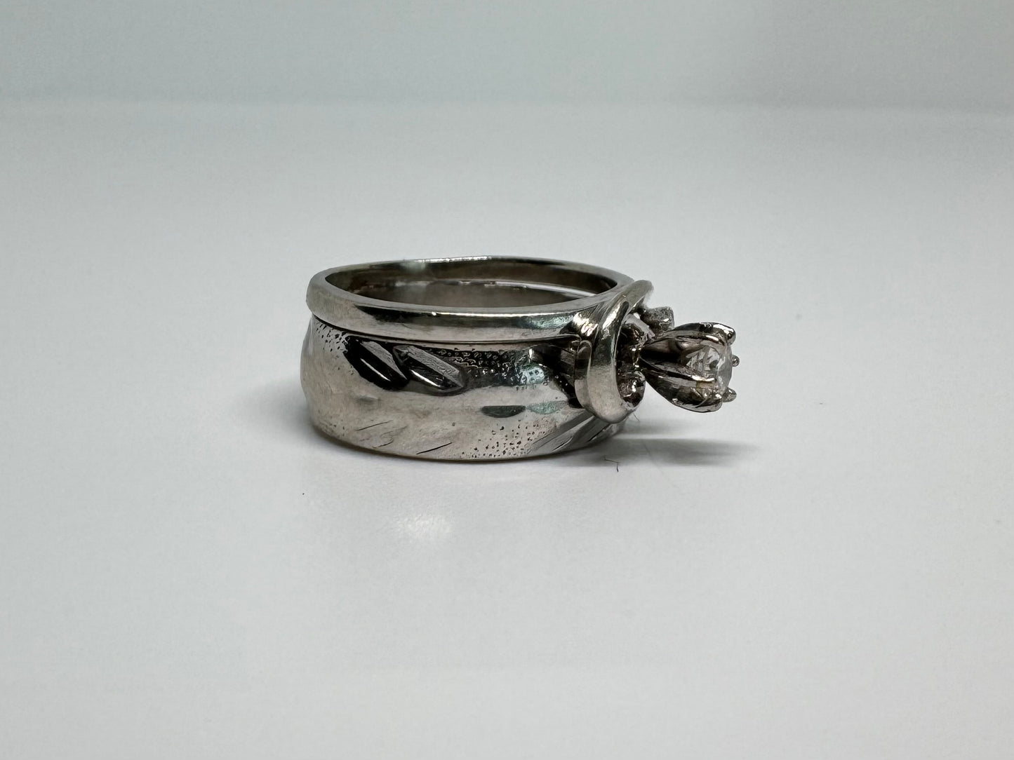 14K gold ring set with Diamonds