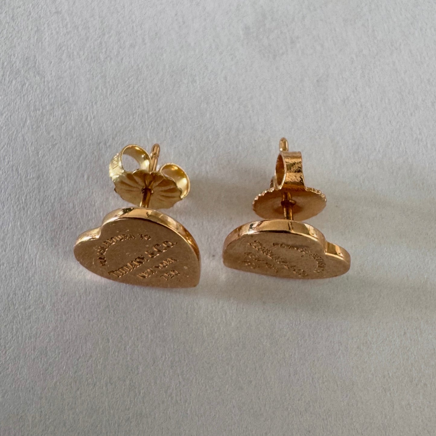 עגילי לב אייקונים מבית Tiffany& Co עשויים זהב 18 קראט (750).