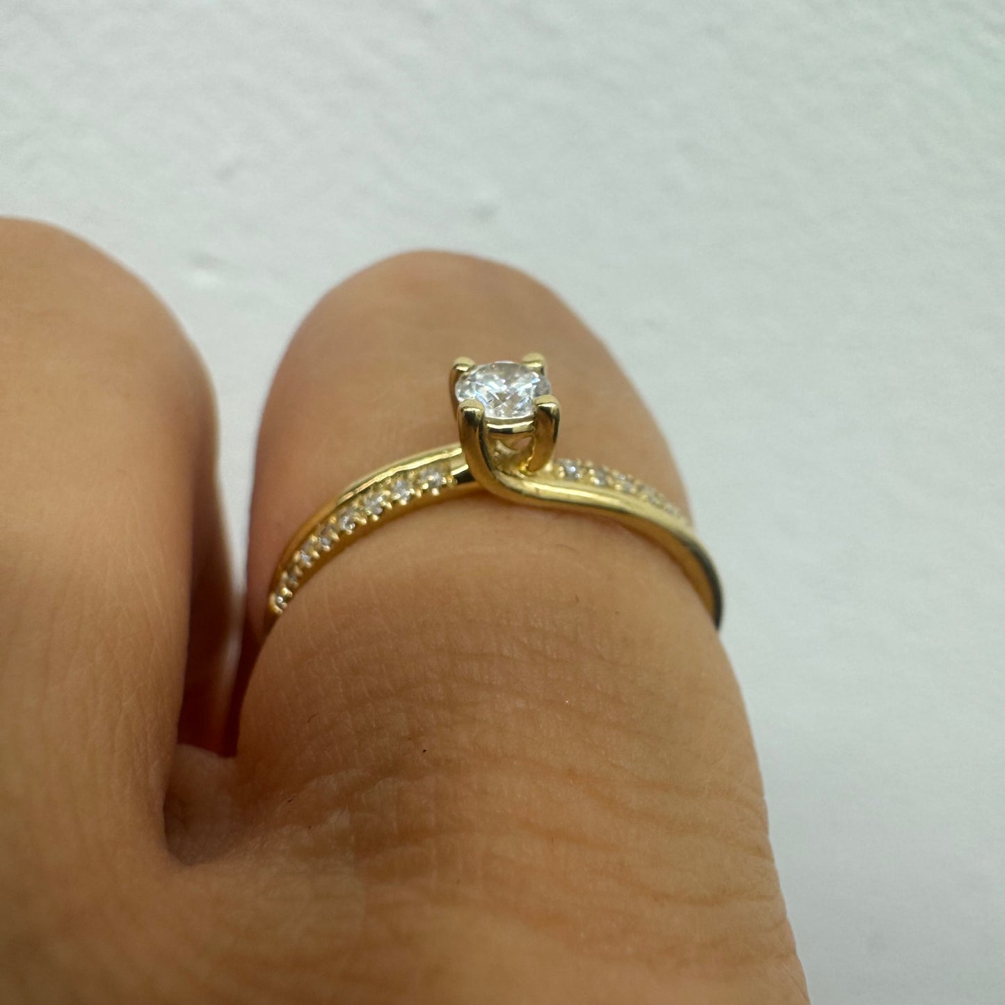 14K gold ring set with Diamonds