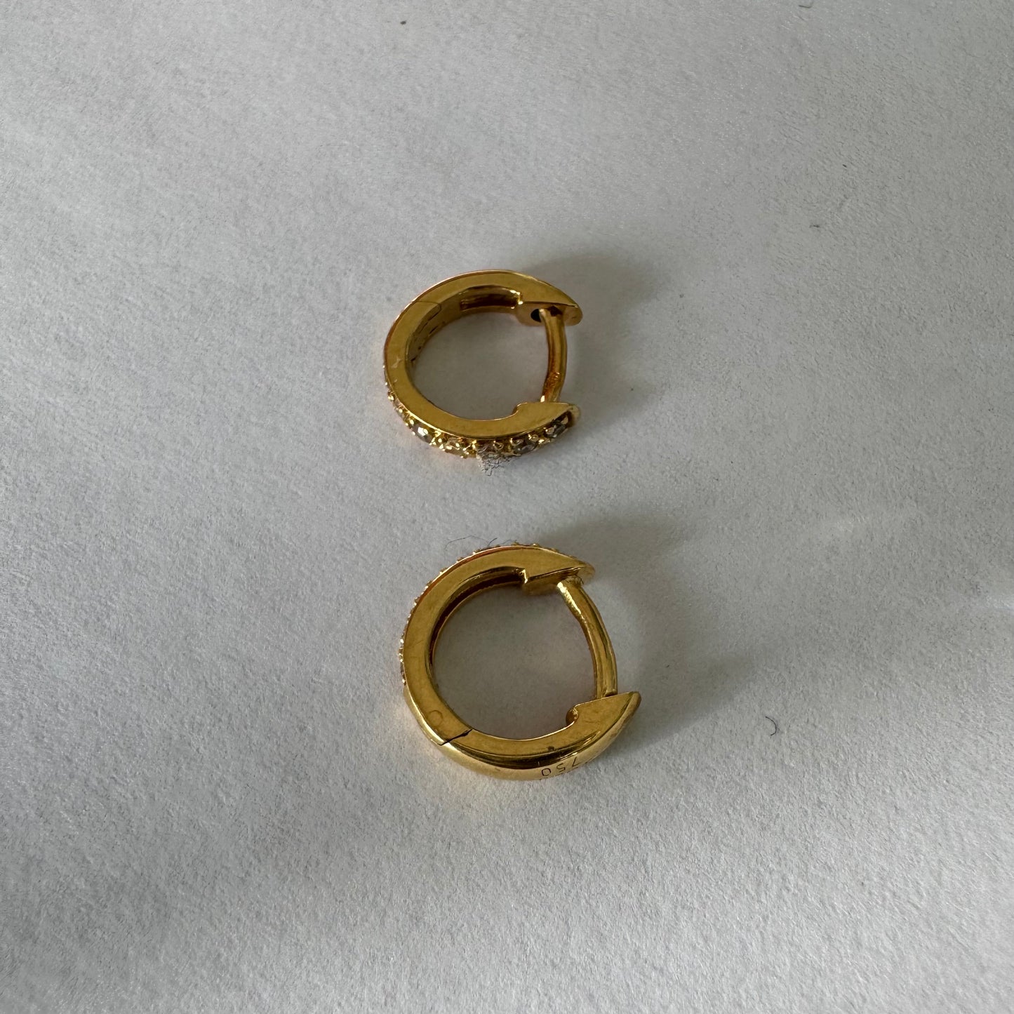 עגילי זהב צהוב 18 קראט של המותג "טוס" 