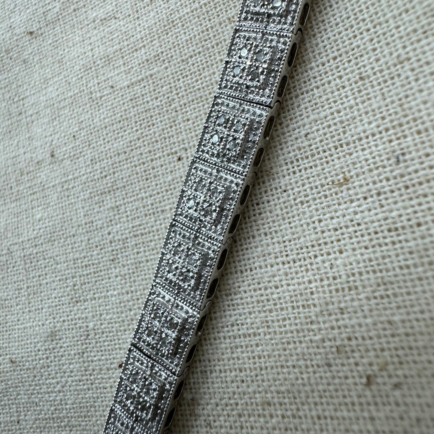 צמיד טניס זהב לבן 14 קראט משובץ יהלומים לכל האורך