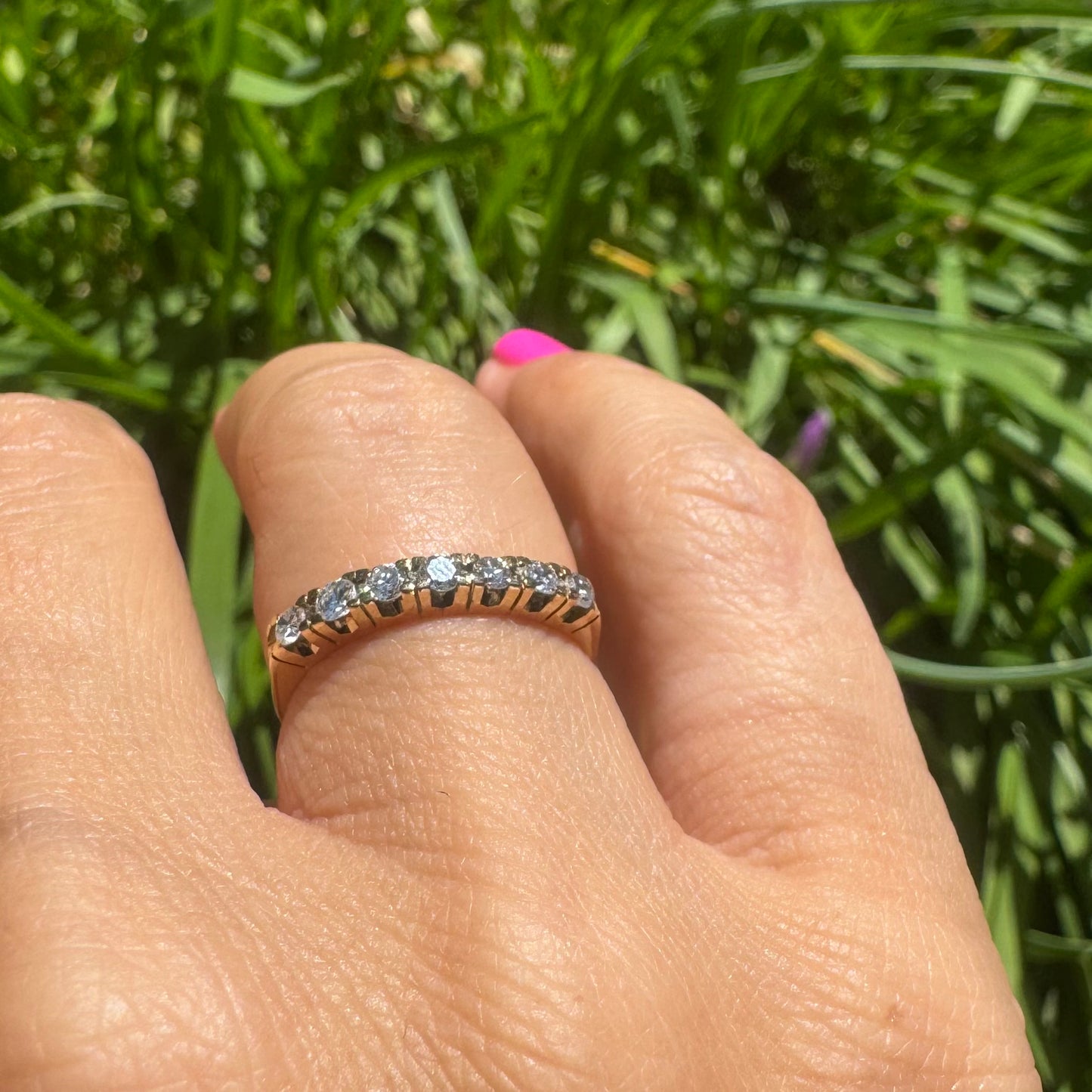 14K gold ring set with 7 Diamonds