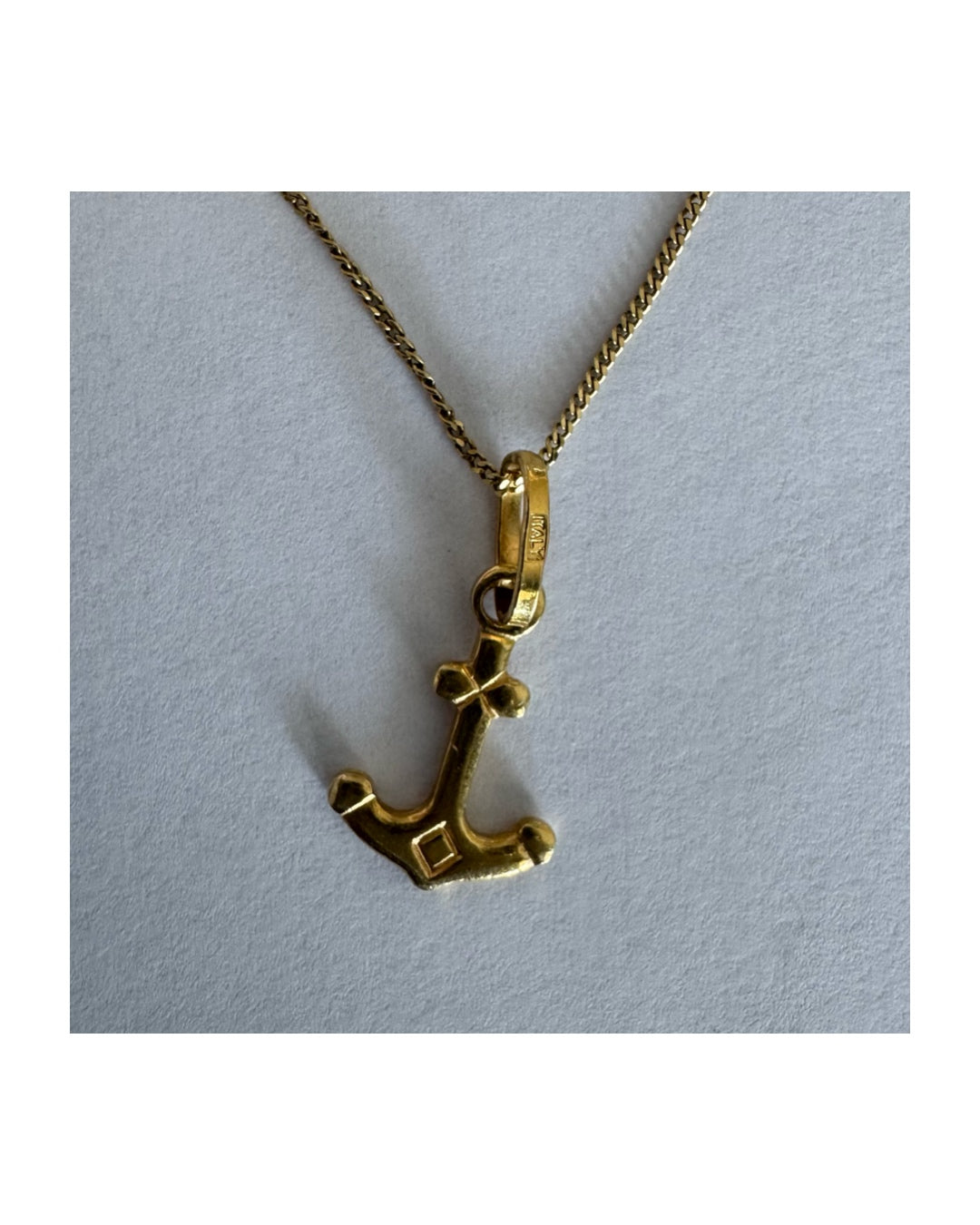 תליון עוגן מזהב 14 קראט.