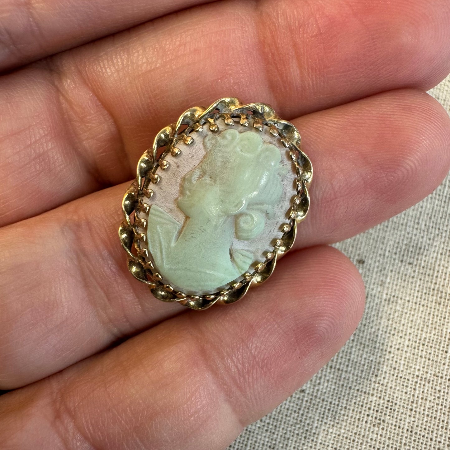 14K gold Cameo pendant