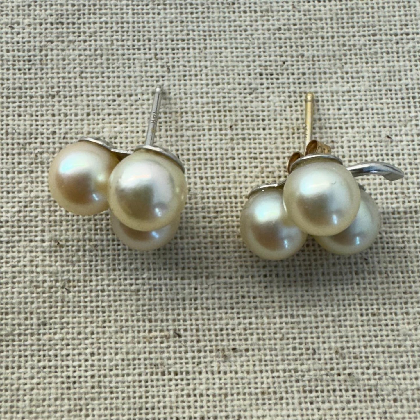 עגילי צמודים זהב 14K משובצים עם פנינים