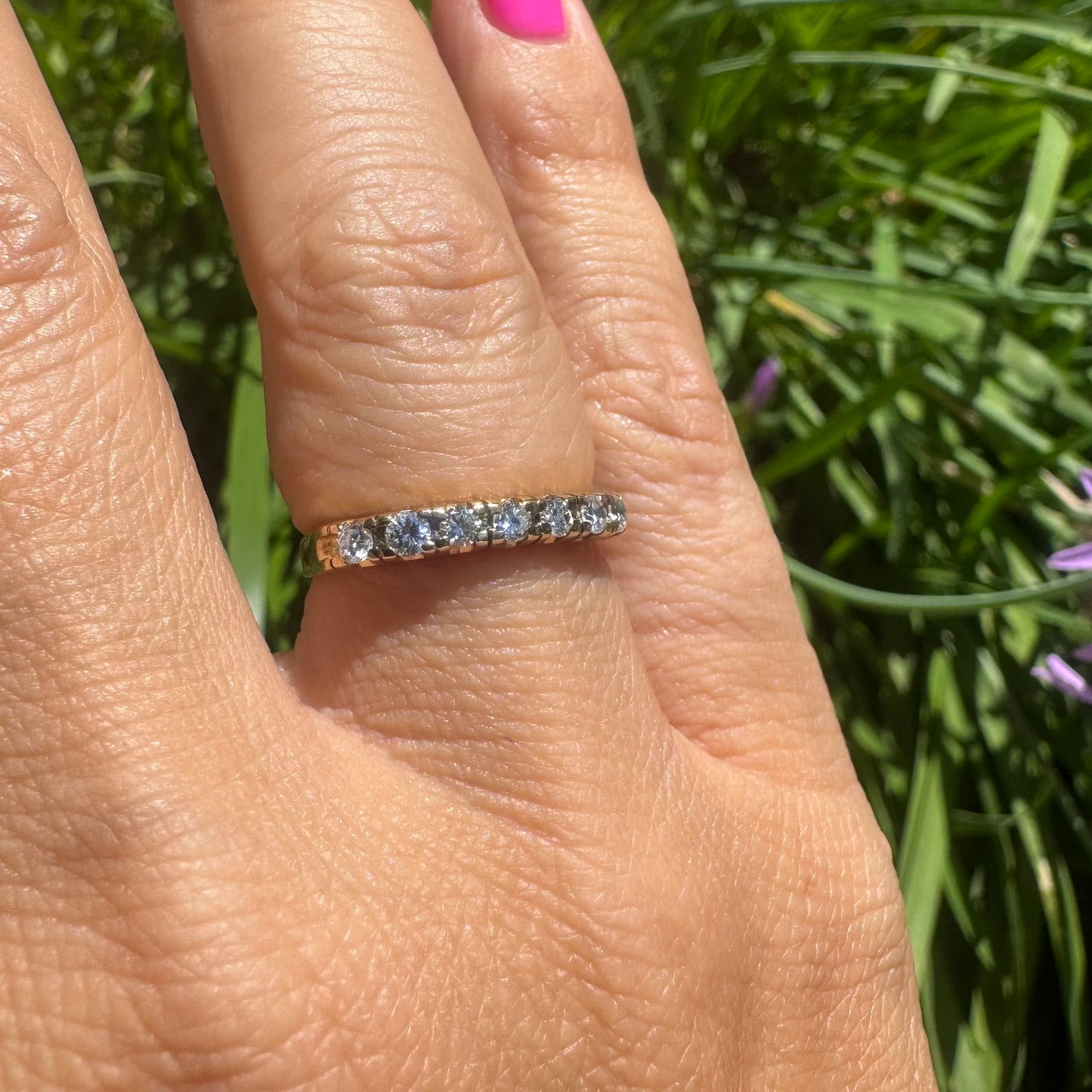 14K gold ring set with 7 Diamonds