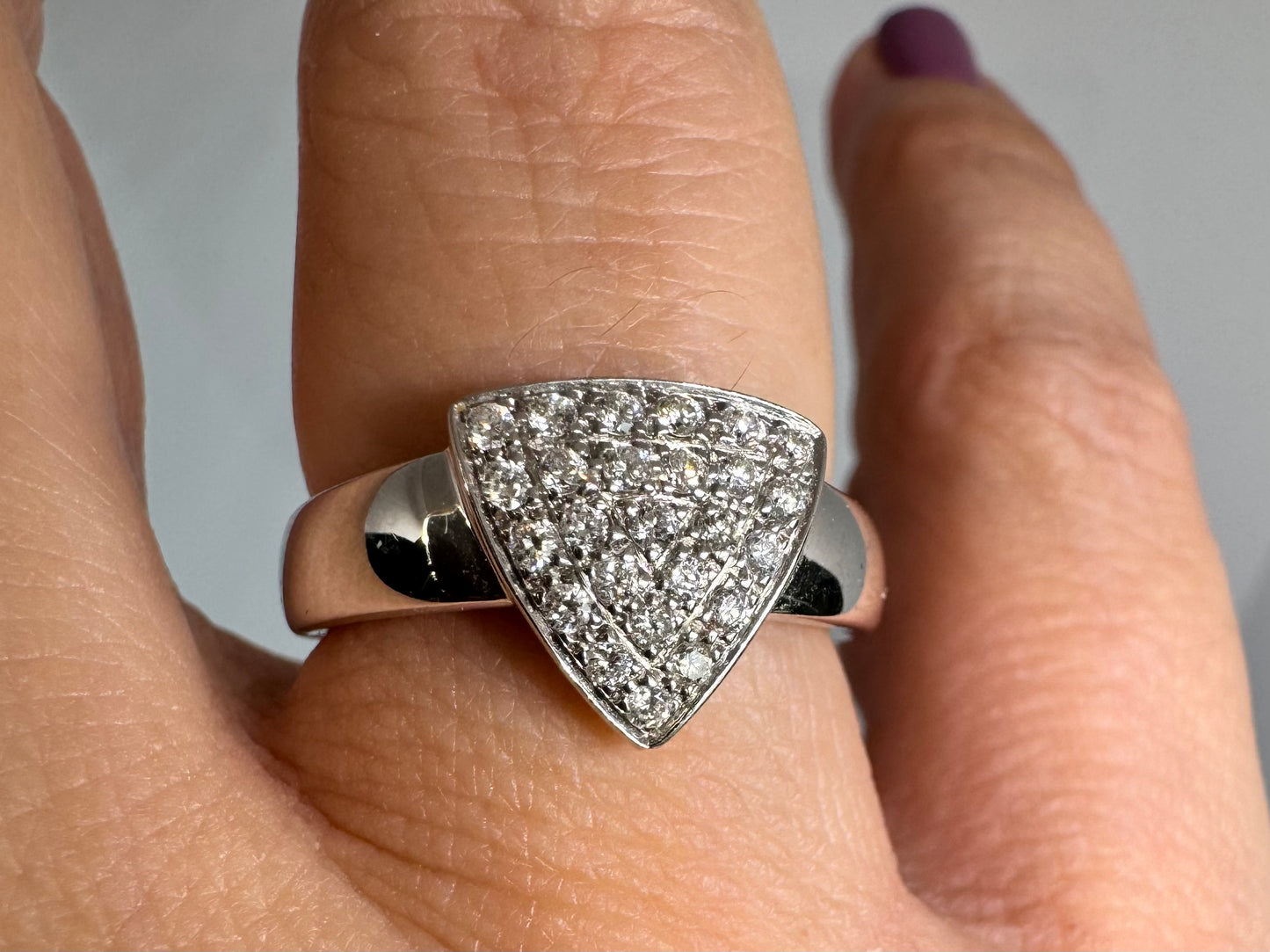 18K gold ring featuring a bold triangular design fully pavé-set with brilliant-cut Diamonds.