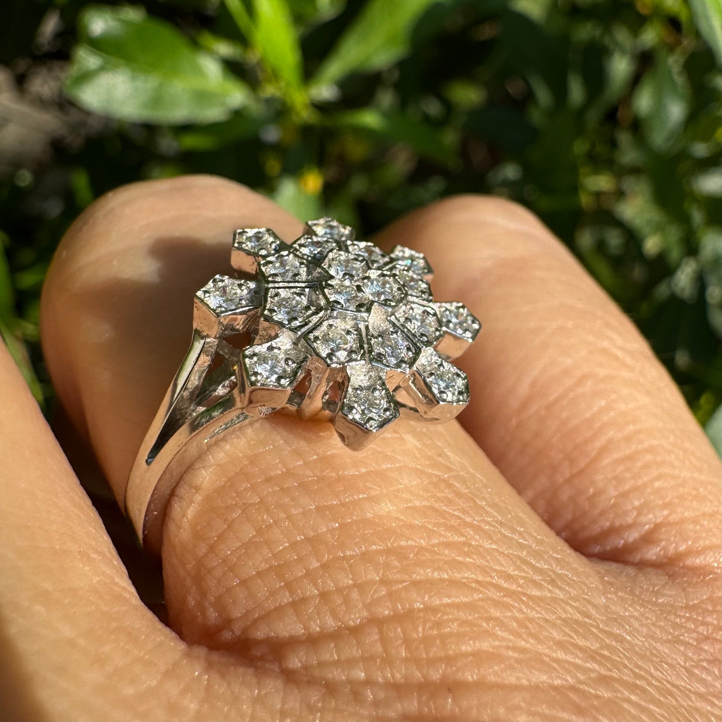 14K white gold ring set with Diamonds in a floral geometric pattern