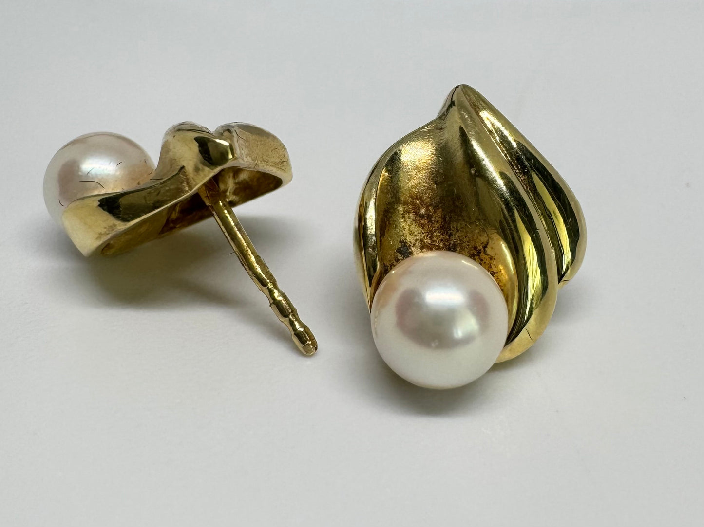 14K gold Earrings set with Pearl